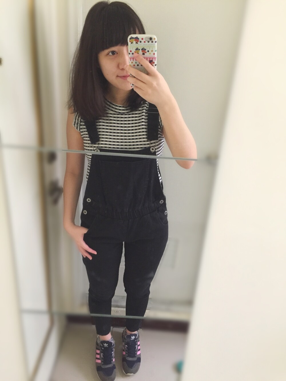 「ORENDAのアイテム（サロペット/オーバーオール、ブラック系）」を使った、Amieさん（レディース・158cm）の秋コーディネートの1枚目の写真