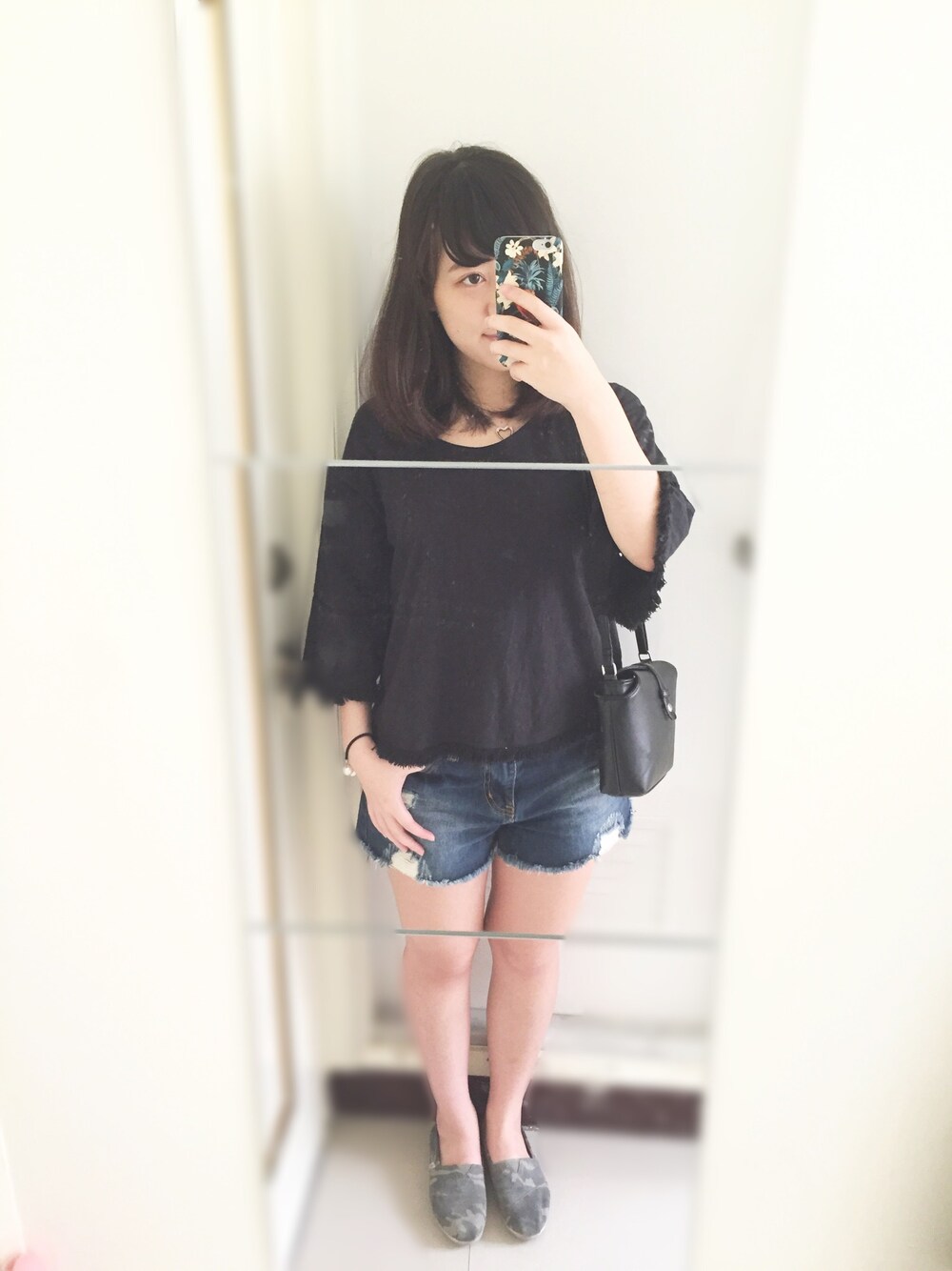 「easy chic、Casualwear、ootd」｜「PAZZOのアイテム（トップス、ブラック系）」を使った、Amieさん（レディース・158cm）の秋コーディネートの1枚目の写真