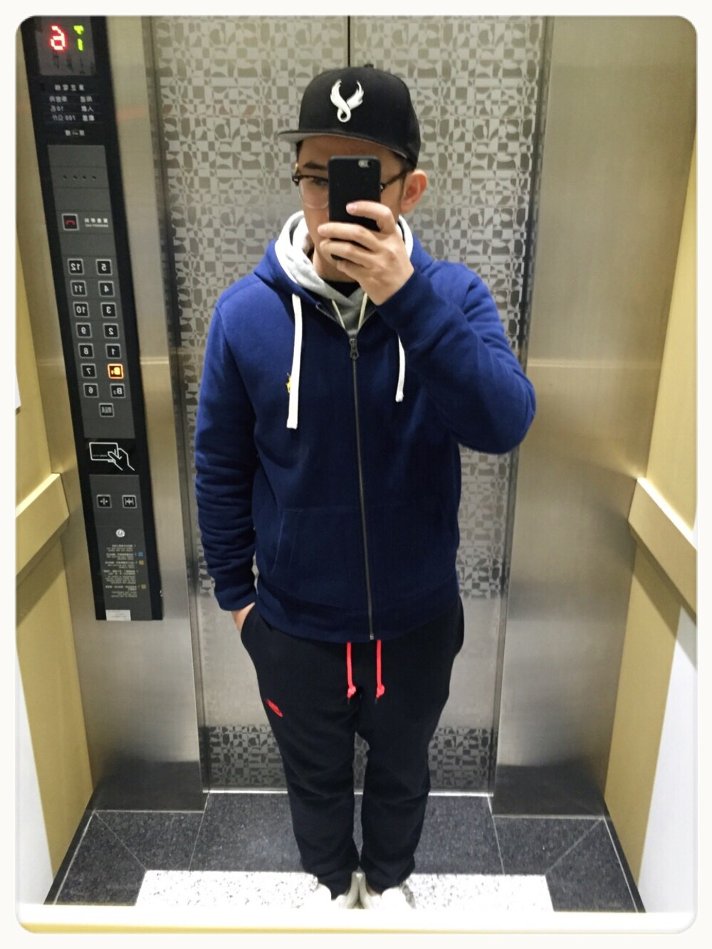 「Ralph Lauren、NIKE、REMIX、remixtaipei」｜「RALPH LAURENのアイテム（スタジャン、ブルー系）」を使った、施政次さん（メンズ・178cm）の冬コーディネートの1枚目の写真