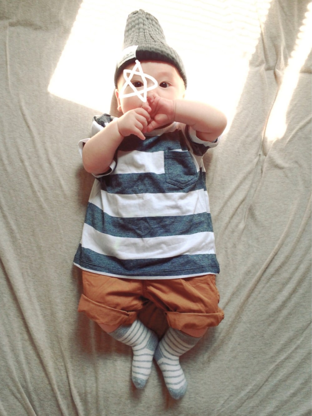 「しましま、ボーダー、リンクコーデ、親子でおそろい、親子コーデ、プチプラ、男の子、おとこのこ、０歳、4ヶ月」｜「H&Mのアイテム（Tシャツ/カットソー、ホワイト系）」を使った、s n さん（キッズ・60cm）の夏コーディネートの1枚目の写真