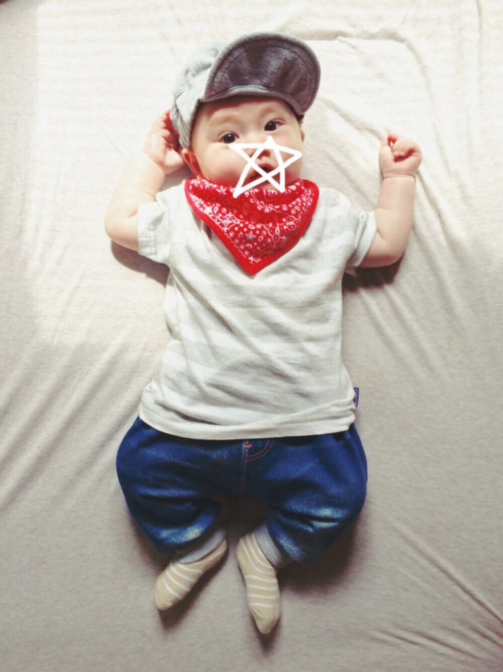 「しましま、プチプラ、男の子、おとこのこ、０歳、3ヶ月」｜「西松屋のアイテム（Tシャツ/カットソー、グレー系）」を使った、s n さん（キッズ・60cm）の夏コーディネートの1枚目の写真