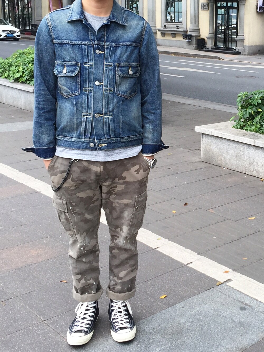 「VISVIMのアイテム（デニムジャケット、ブルー系）」を使った、leungzzzz さん（メンズ・172cm）の春コーディネートの1枚目の写真
