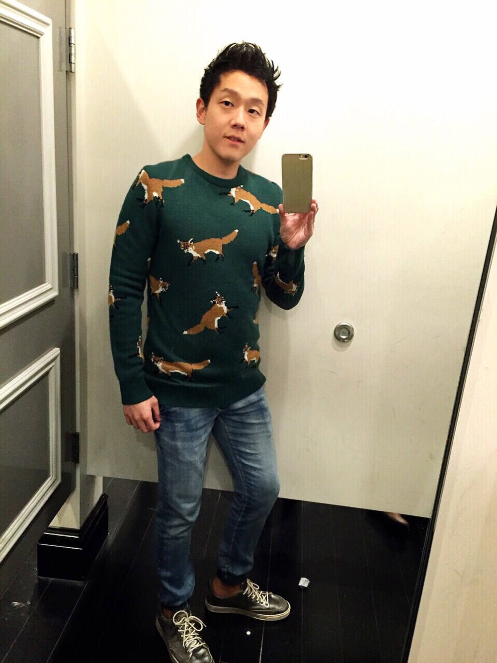 「Hillsdale」｜「FOREVER 21のアイテム（スウェット、グリーン系）」を使った、Dwightさん（メンズ・173cm）の冬コーディネートの1枚目の写真