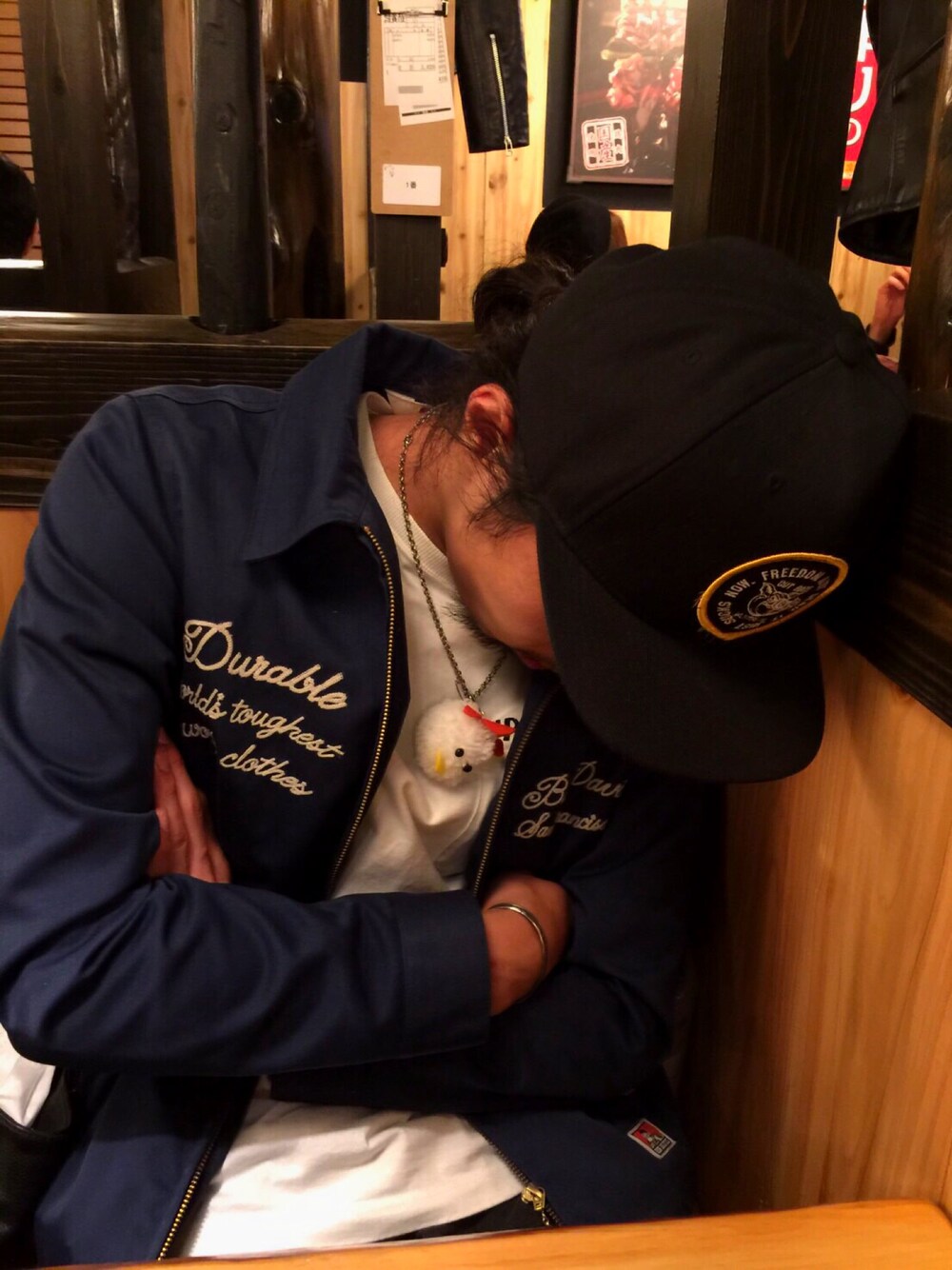 「居眠り」｜「BEN DAVISのアイテム（その他アウター、ブルー系）」を使った、ろんさん（メンズ・175cm）の秋コーディネートの1枚目の写真