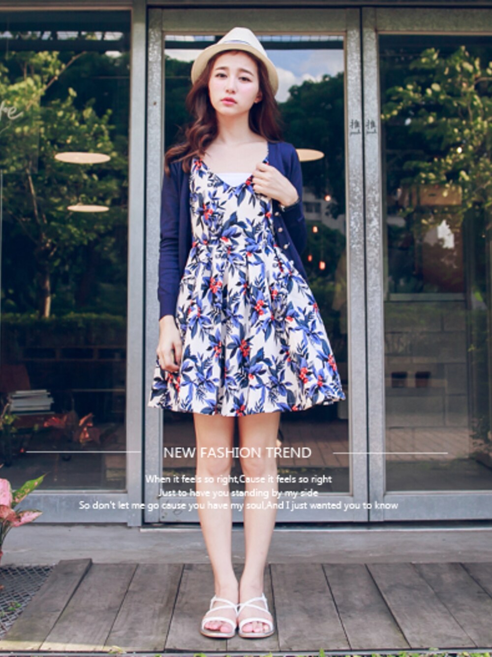 「onepiece、Joyce Shop」｜「Joyceshopの熱帶大花細肩洋裝（ワンピース、ブルー系）」を使った、JoyceShopさん（レディース・163cm）の夏コーディネートの1枚目の写真
