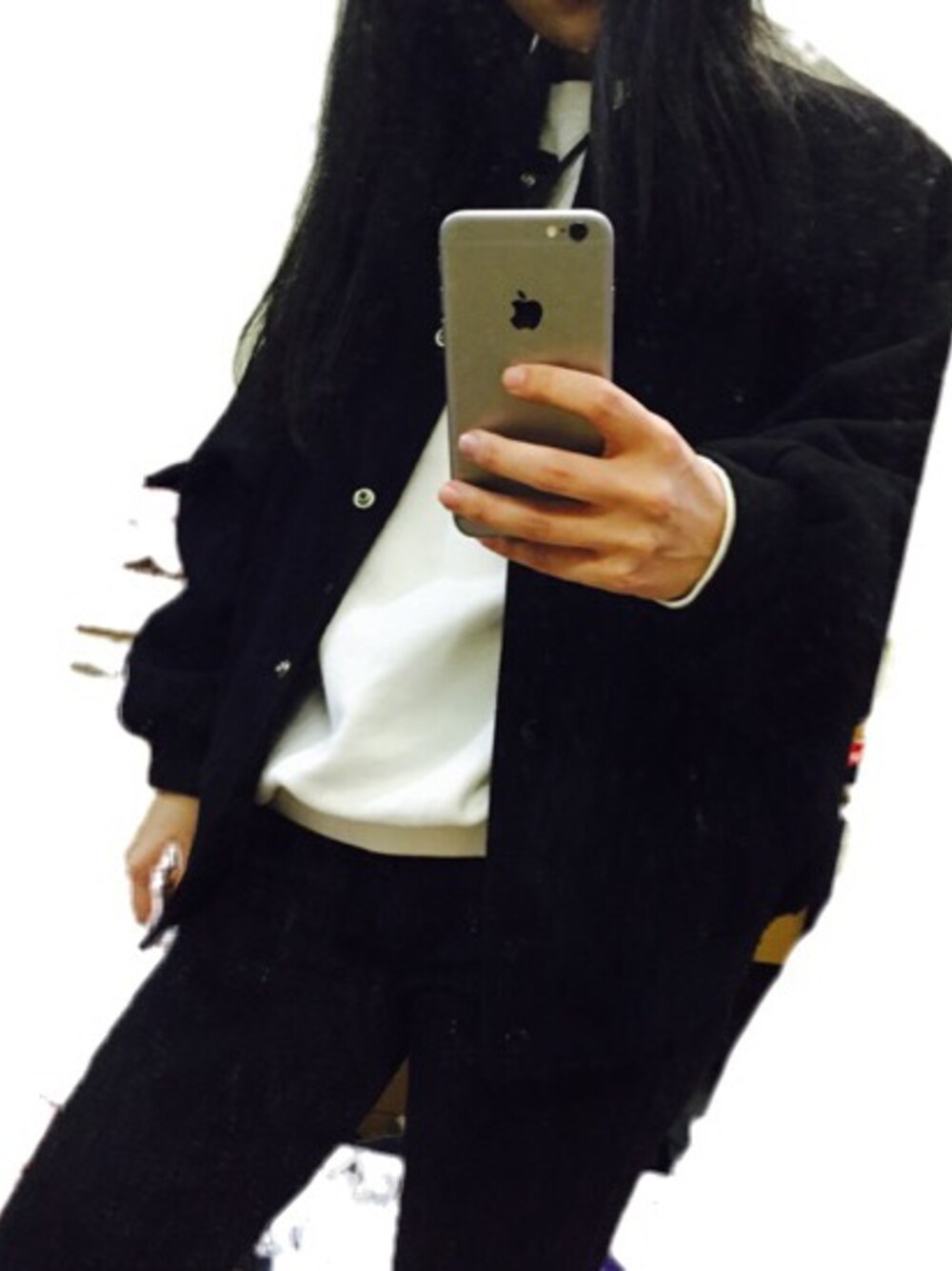 「黒スキニー、黒コーデ、白スウェット、古着、古着コーデ、UNIQLO」｜「UNIQLOのアイテム（その他パンツ、ブラック系）」を使った、ふくくんさん（レディース・154cm）の冬コーディネートの1枚目の写真