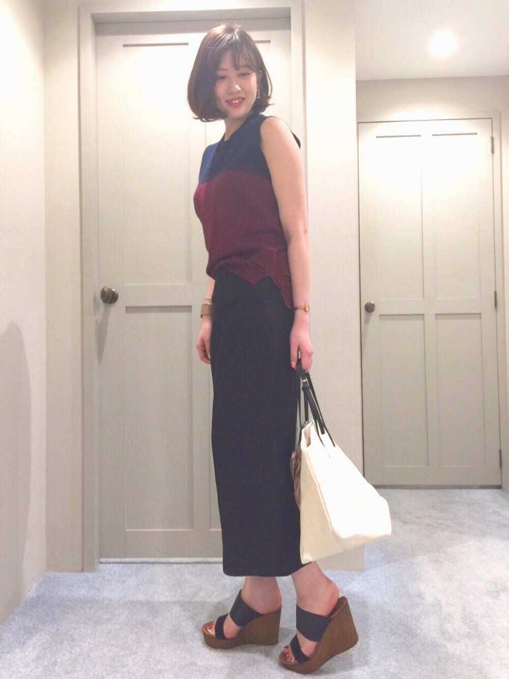 「パンツスタイル、ワイドパンツ、麻、Devinette、ENESS」｜「Abahouse Devinetteのグラデーション（ニット/セーター、ブルー系）」を使った、mica hanedaさん（レディース・165cm）の春コーディネートの1枚目の写真