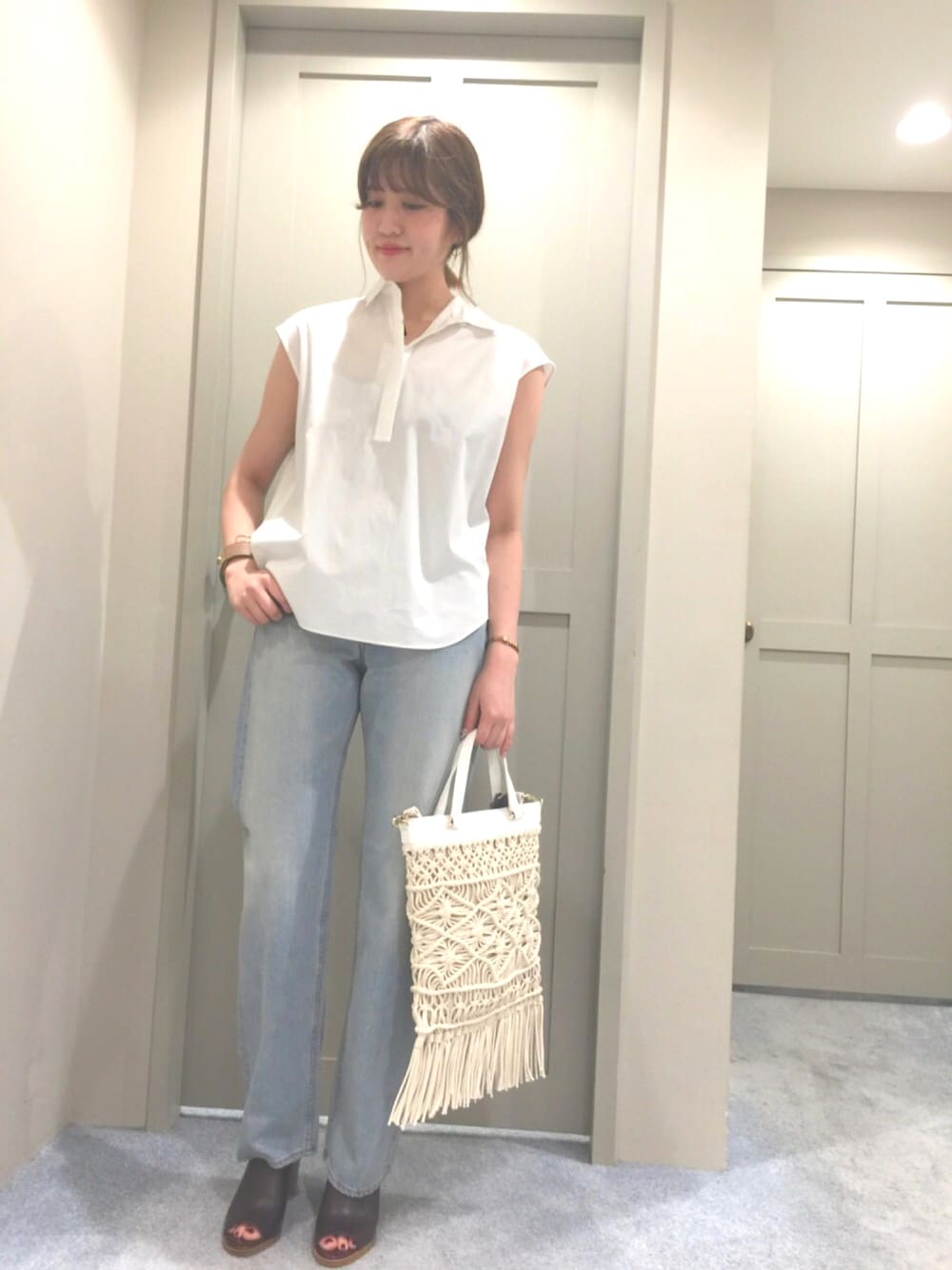 「Abahouse Devinetteの100/2ブロードシャツ（シャツ/ブラウス、ホワイト系）」を使った、mica hanedaさん（レディース・165cm）の夏コーディネートの1枚目の写真