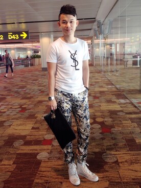 「Yves Saint Laurent（イヴサンローラン）のアイテム（Tシャツ/カットソー）」を使った、Eiffel Ethanさん（メンズ・173cm）の夏コーディネート