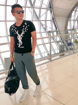 「Yves Saint Laurent（イヴサンローラン）のアイテム（Tシャツ/カットソー）」を使った、Eiffel Ethanさん（メンズ・173cm）の夏コーディネート