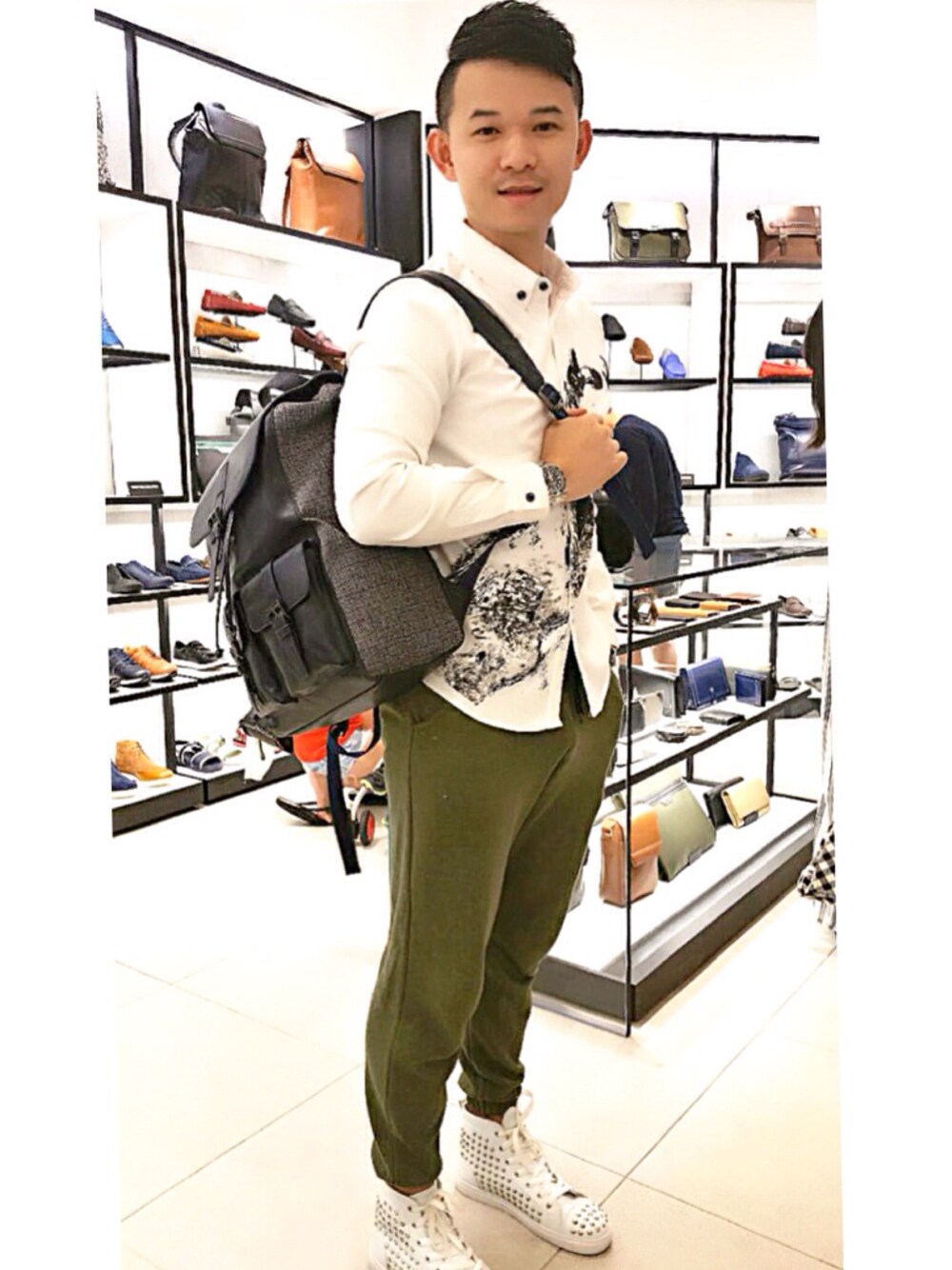 「I.Tのアイテム（シャツ/ブラウス、ホワイト系）」を使った、Eiffel Ethanさん（メンズ・173cm）の冬コーディネートの1枚目の写真