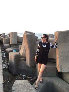 「アイテム（ビーチサンダル）」を使った、Fion Huangさん（レディース・166cm）の秋コーディネート