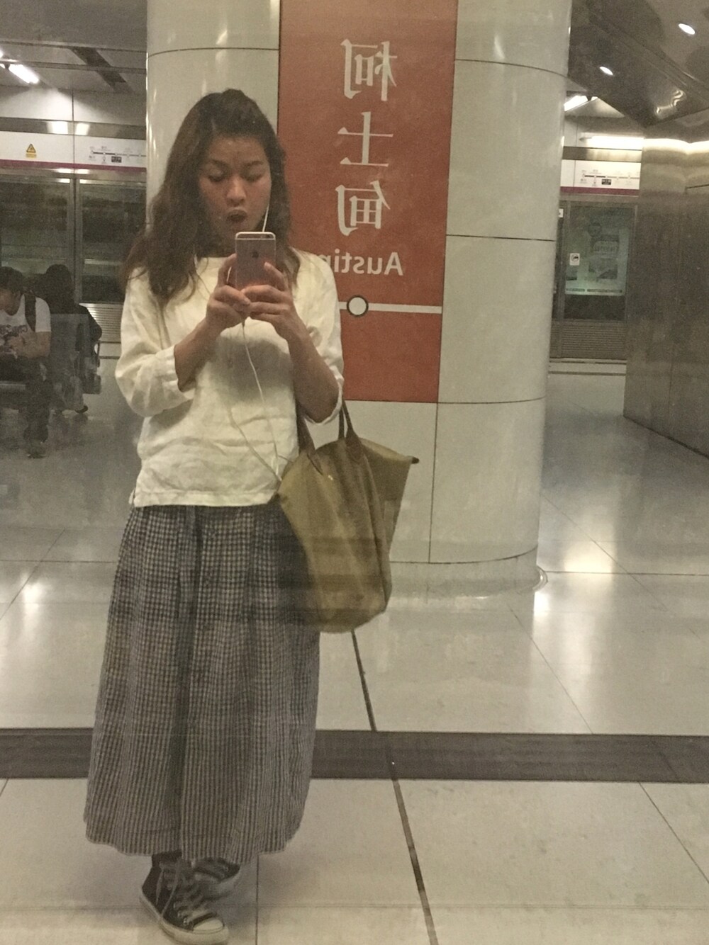 「UNIQLOのアイテム（その他トップス、ホワイト系）」を使った、ルビー・Rubyさん（レディース・157cm）の春コーディネートの1枚目の写真