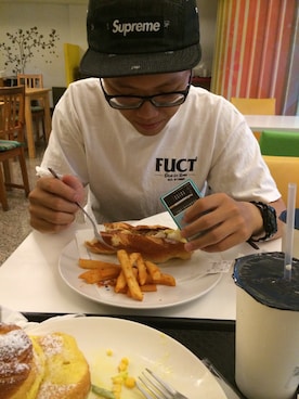 「FUCT」｜「アイテム（キャップ）」を使った、蔡宏奇さん（メンズ・170cm）の夏コーディネート