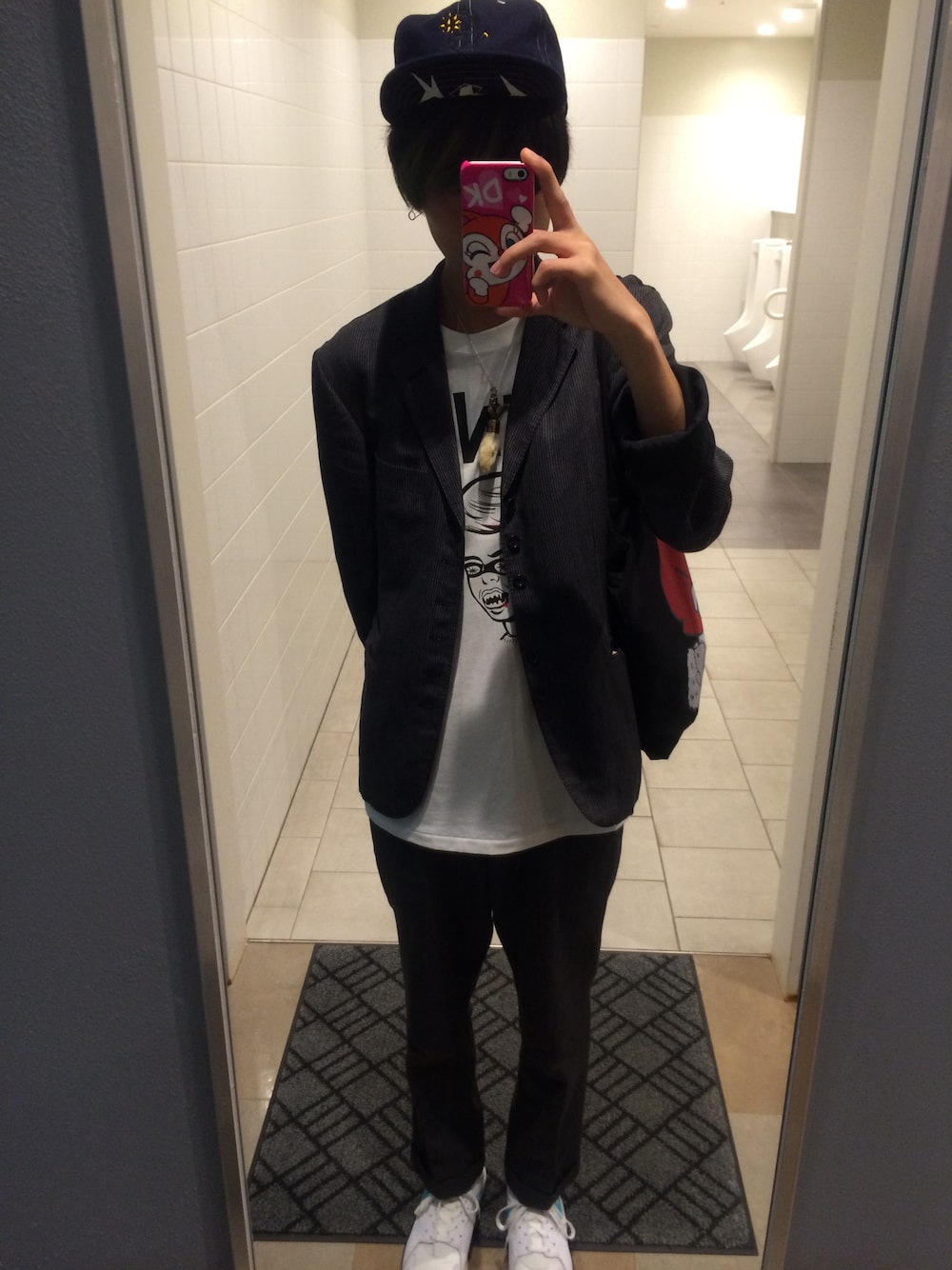 「BEAMSのNIKE / エア マックス 93（スニーカー、ホワイト系）」を使った、佐々木 宏さん（メンズ・174cm）の夏コーディネートの1枚目の写真