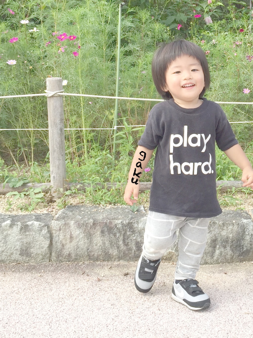 「kids、おとこのこ、Nor-Folk、One We Like×Acne Jr」｜「One We Like×Acne Jrのアイテム（パンツ、グレー系）」を使った、g a k u p i  さん（キッズ・80cm）の秋コーディネートの1枚目の写真