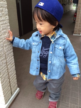 「TOMMY HILFIGER（トミーヒルフィガー）のアイテム（スウェット）」を使った、AOIさん（キッズ・80cm）の秋コーディネート