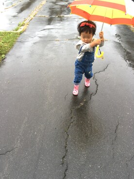 「雨の日」｜「アイテム（オールインワン・サロペット）」を使った、RAYさん（キッズ・80cm）の秋コーディネート