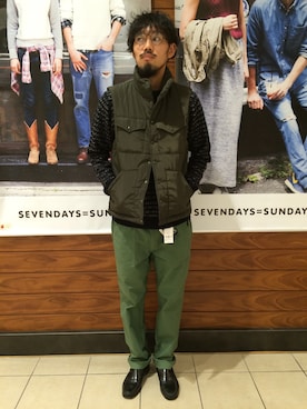 「SEVENDAYS=SUNDAY（セブンデイズサンデイ）のアイテム（ダウンベスト）」を使った、藤原 玲さん（メンズ・180cm）の秋コーディネート