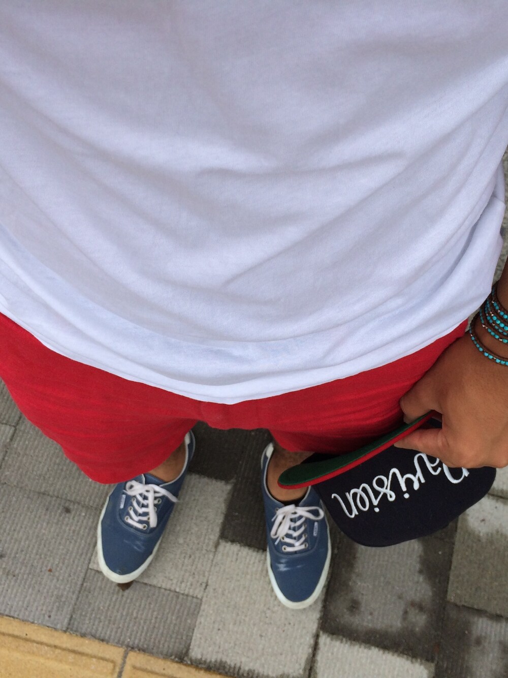 「VANS、夏、PORTER、MAISON KITSUNE、Ron Herman、Chrome Hearts、CHAN LUU、JAMES PERSE」｜「RonHerman VINTAGEのRonHerman（その他パンツ、レッド系）」を使った、やまとさん（メンズ・177cm）の夏コーディネートの1枚目の写真