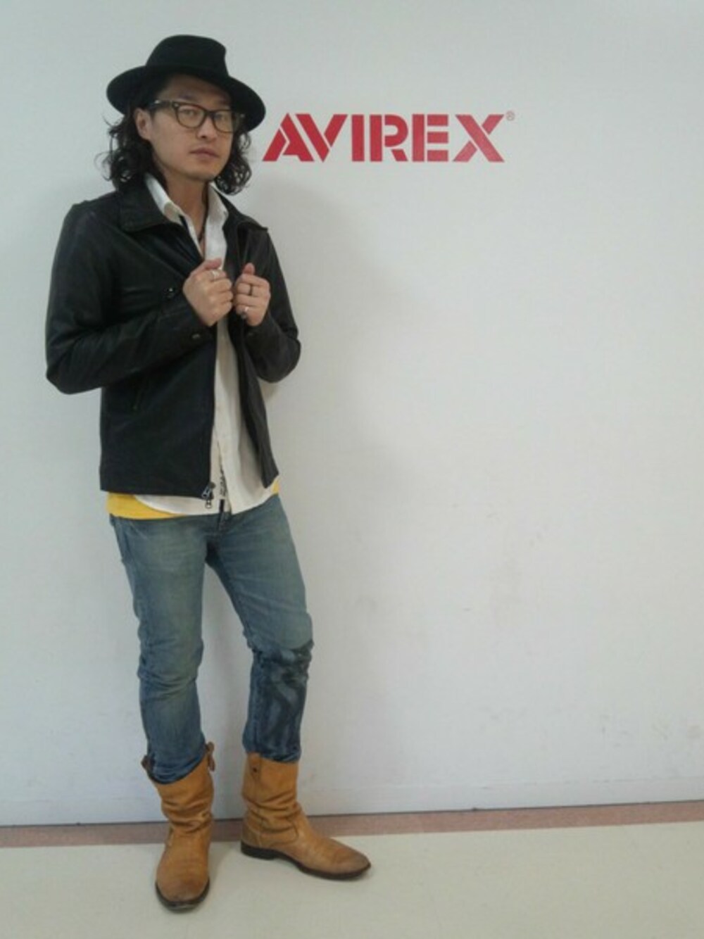 「AVIREXのAVIREX(アヴィレックス）　メンズ　ビッグポケット　スタンドカラー　レザージャケット（ブルゾン、ブラック系）」を使った、RYO-SUKEさん（メンズ・173cm）の秋コーディネートの1枚目の写真