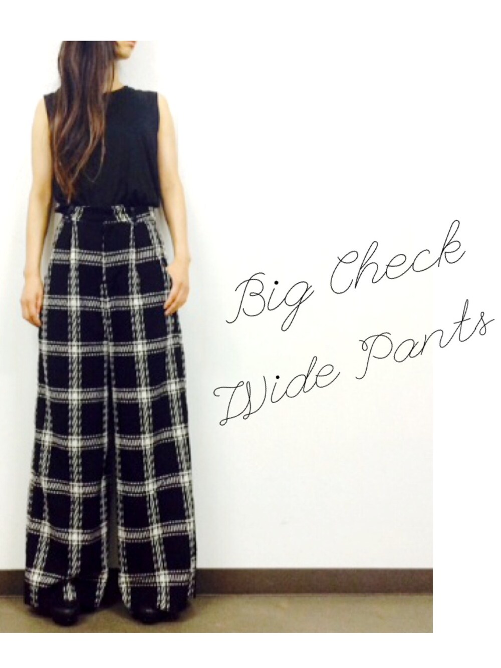 ブラック系のその他パンツを着用したレディースの夏コーディネートの1枚目の写真