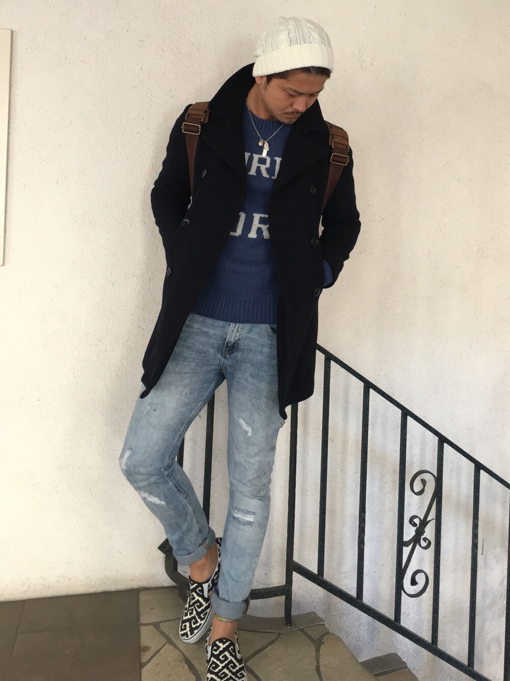 「サーフ、海、UGG、VANS、BAYFLOW(BAYFLOW)、ピーコート、FIDELITY、ZARA、ニット帽、リュック」｜「GUのアイテム（ニットキャップ/ビーニー、ホワイト系）」を使った、けいにょろさん（メンズ・182cm）の秋コーディネートの1枚目の写真