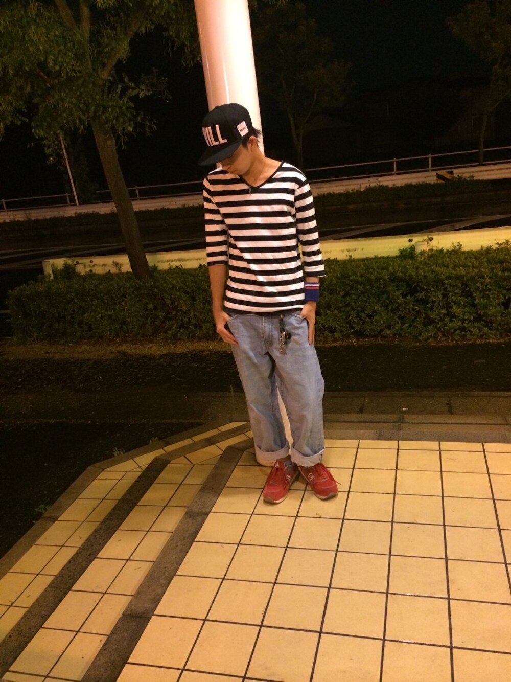 「ベースボールキャップ、ボーダートップス」｜「パンツ（デニムパンツ、グレー系）」を使った、yukichiさん（メンズ・175cm）の夏コーディネートの1枚目の写真