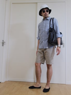 「AZUL（アズール）のアイテム」を使った、加藤晃さん（メンズ・175cm）の夏コーディネート