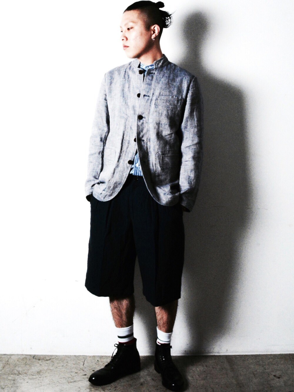 「ハーフパンツ、Johnbull Private labo、johnbull、シャツスタイル、夏、ジャケット、タックイン、シャツイン、オトナカジュアル、ootd」｜「Johnbull Private laboのリネンスタンドカラージャケット（ノーカラージャケット、ブルー系）」を使った、BACKNさん（メンズ・180cm）の夏コーディネートの1枚目の写真