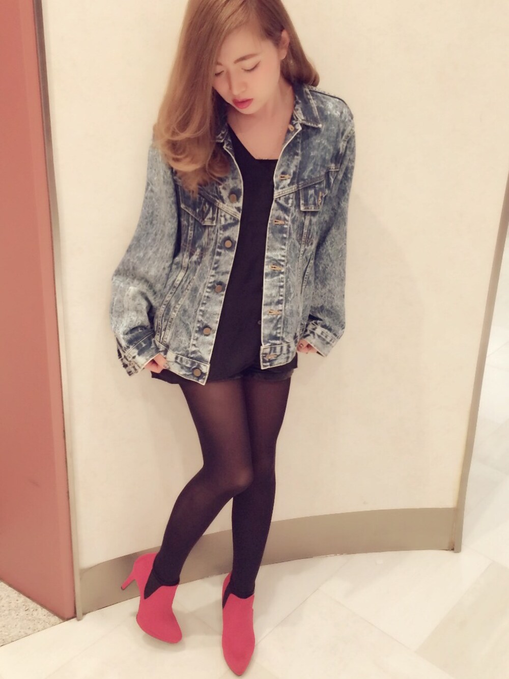 「ブーツ、ブーティ、エスペランサ、渋谷、渋谷109、デニム、Gジャン、ビンテージ、ビンテージデニム、ESPERANZA」｜「ESPERANZAのアイテム（ブーツ、レッド系）」を使った、Taeさん（レディース・153cm）の秋コーディネートの1枚目の写真