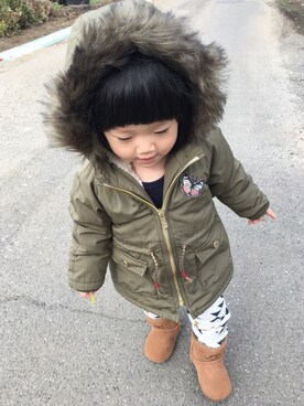 「UNIQLO（ユニクロ）のBABY クルーネックT（無地・長袖）（その他トップス、ホワイト系）」を使った、Aliceさん（キッズ）の秋コーディネート