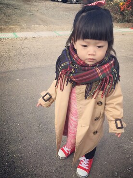 「Smoothy（スムージー）のSmoothy Ring muffler / スムージー リングマフラー（マフラー、ブラック系）」を使った、Aliceさん（キッズ）の秋コーディネート