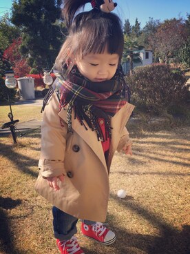 「Smoothy（スムージー）のSmoothy Ring muffler / スムージー リングマフラー（マフラー、ブラック系）」を使った、Aliceさん（キッズ）の秋コーディネート