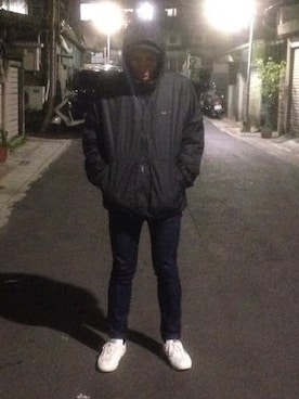 「NIKE（ナイキ）のアイテム（トレンチコート）」を使った、Sam Yehさん（メンズ・171cm）の春コーディネート