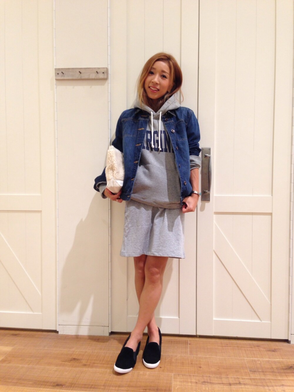 「Gジャン、Champion、MYSELF」｜「MYSELF ABAHOUSEのGｼﾞｬﾝ（デニムジャケット、ブルー系）」を使った、konomiさん（レディース・150cm）の秋コーディネートの1枚目の写真