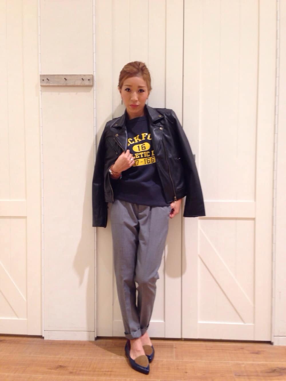 「レザー、ライダース、タックパンツ、Champion、ハラコ、everyday by collex/MYSELF ABAHOUSE(everyday by collex/MYSELF ABAHOUSE)」｜「MYSELF ABAHOUSEのﾗﾑﾅｯﾊﾟﾗｲﾀﾞｰｽ（ライダースジャケット、ブラック系）」を使った、konomiさん（レディース・150cm）の秋コーディネートの1枚目の写真