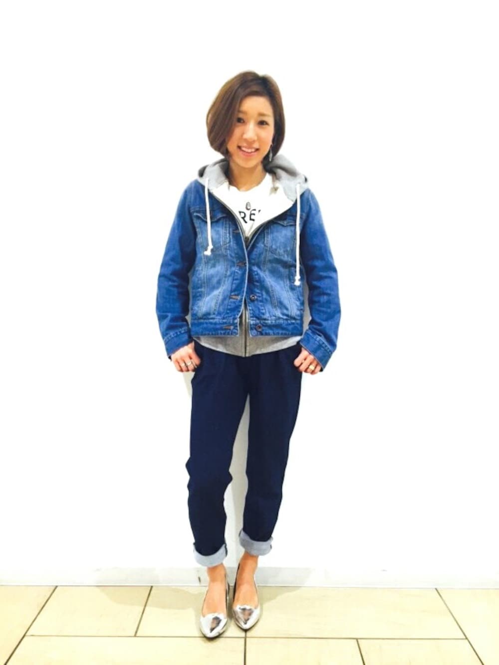 「デニム、indigo、グレーのパーカー、プリントTシャツ、Gジャン、ＭＹＳＥＬＦＡＢＡＨＯＵＳＥ、デニムコーデ、パンプス、春、パンツ」｜「MYSELF ABAHOUSEのGｼﾞｬﾝ（デニムジャケット、ブルー系）」を使った、konomiさん（レディース・150cm）の春コーディネートの1枚目の写真