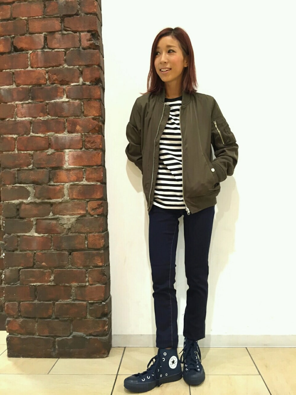「秋コーデ、MA-1、カーキ、ミリタリー、ＭＹＳＥＬＦＡＢＡＨＯＵＳＥ、コンバース、ボーダー」｜「MYSELF ABAHOUSEのｽﾄﾚｯﾁﾃﾞﾆﾑｽｷﾆｰ（デニムパンツ、ブルー系）」を使った、konomiさん（レディース・150cm）の秋コーディネートの1枚目の写真