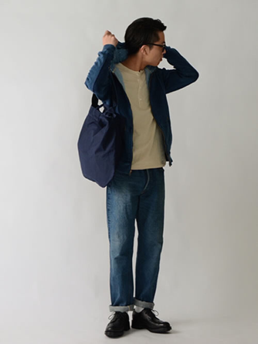 「デニム、シンプル、denim、パーカー、orslow、Paraboot、インディゴ、ロングTシャツ」｜「alternativeのALTERNATIVE/GENJI HOODIE/インディゴフレンチテリー　ジップアップパーカー（パーカー、ブルー系）」を使った、kajiwaramasanoriさん（メンズ・173cm）の夏コーディネートの1枚目の写真