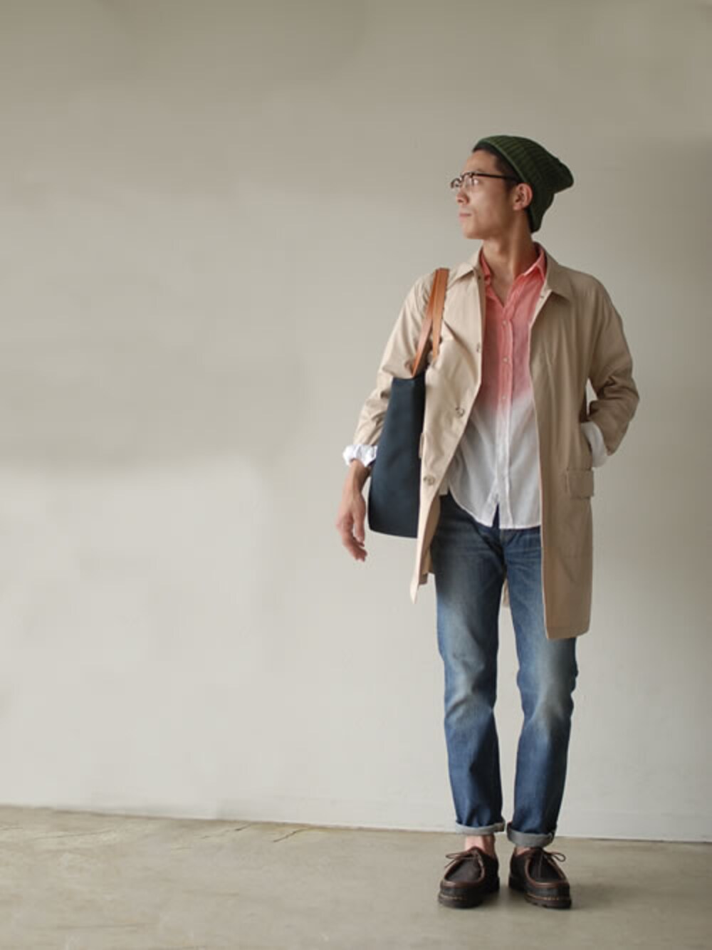 「コート、ニット帽、ニットキャップ、orslow、Paraboot、シャツスタイル、Frank＆Eileen、STILL BY HAND」｜「STILL BY HANDのSTILL BY HAND/スプリングコート（ステンカラーコート、ベージュ系）」を使った、kajiwaramasanoriさん（メンズ・173cm）の夏コーディネートの1枚目の写真