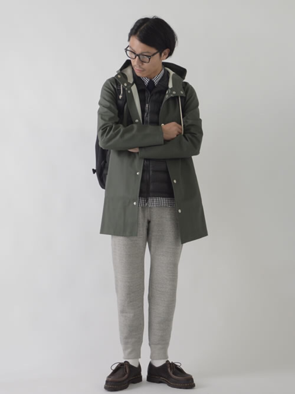 「ダウンベスト、patagonia、Paraboot、インナーダウン、シャツスタイル、レインコート、STILL BY HAND」｜「MANUAL ALPHABETのMANUAL ALPHABET/ギンガムチェック　ボタンダウンシャツ（シャツ/ブラウス、ブラック系）」を使った、kajiwaramasanoriさん（メンズ・173cm）の夏コーディネートの1枚目の写真