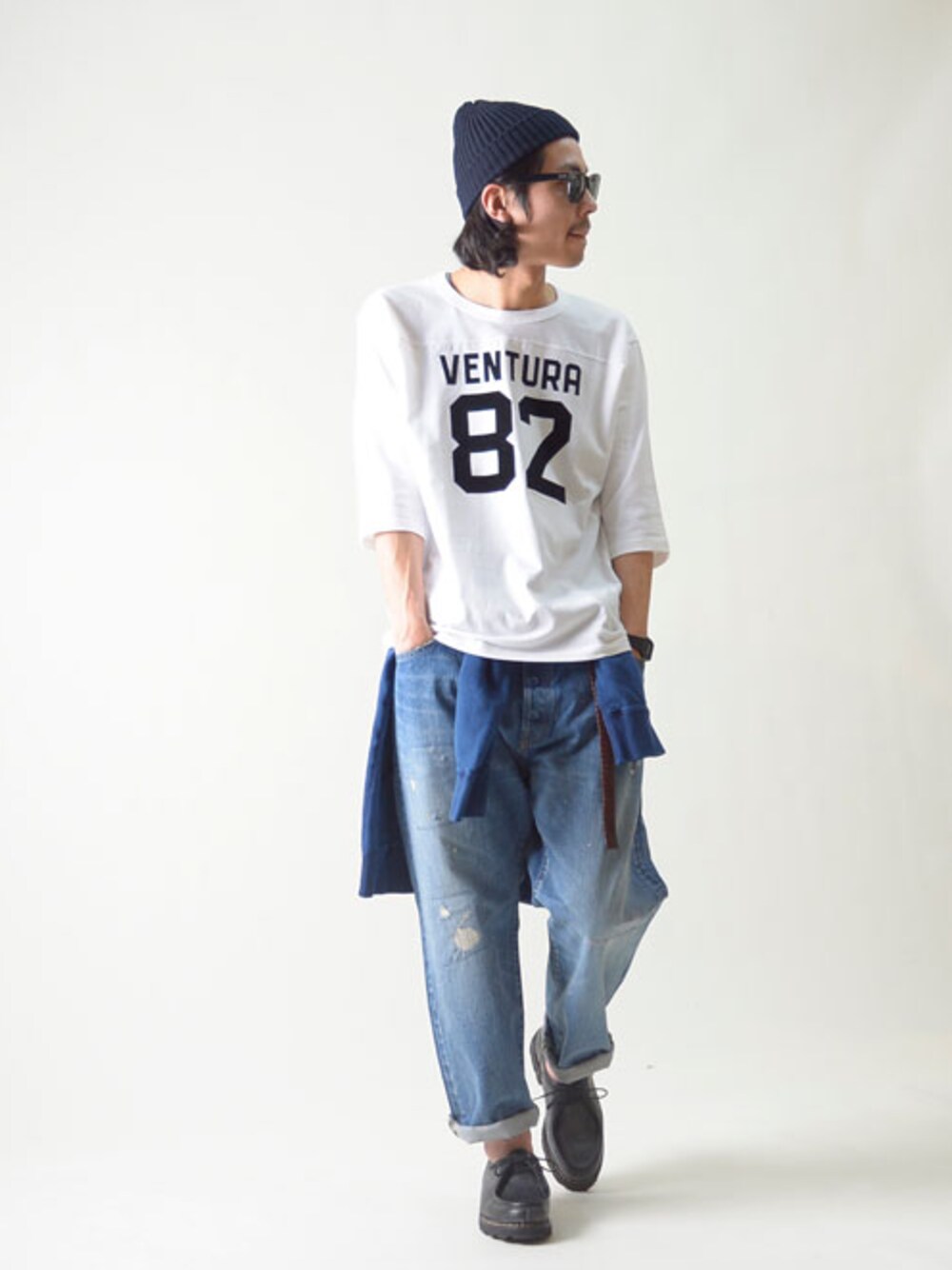 「デニム、ニット帽、リメイク、a vontade、Paraboot、ordinary fits、RAYBAN、フットボールTシャツ」｜「A VONTADEのA Vontade/アボンタージ/リップル天竺フットボールTシャツ（Tシャツ/カットソー、ホワイト系）」を使った、kajiwaramasanoriさん（メンズ・173cm）の春コーディネートの1枚目の写真