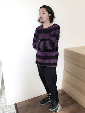 「BEAMS（ビームス）のアイテム（ニット/セーター、パープル系）」を使った、sawadaramoneさん（メンズ・173cm）の冬コーディネート