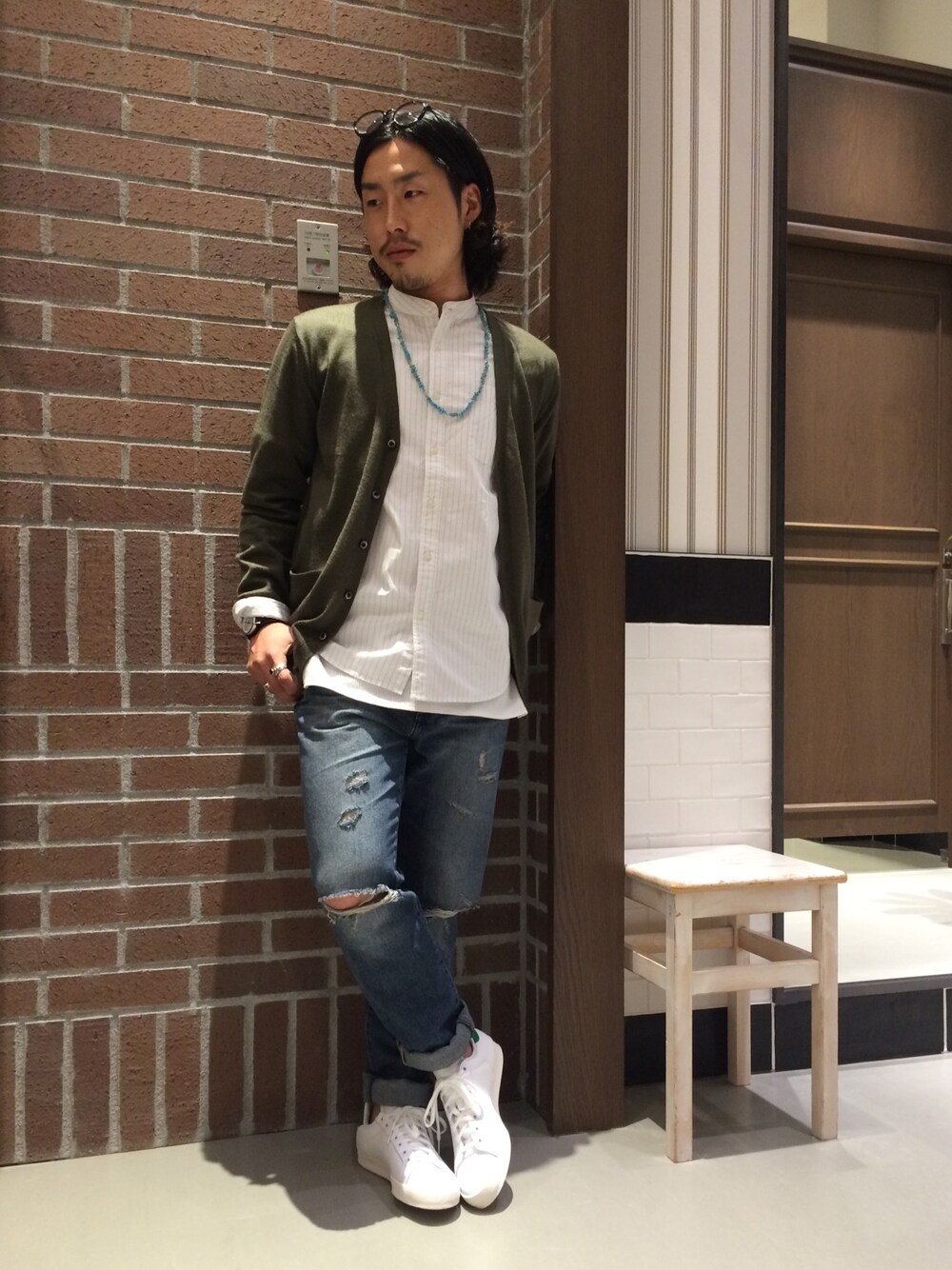 その他のシャツ/ブラウス、ホワイト系のTシャツ/カットソー、ブルー系のデニムパンツを着用したメンズの夏コーディネートの1枚目の写真