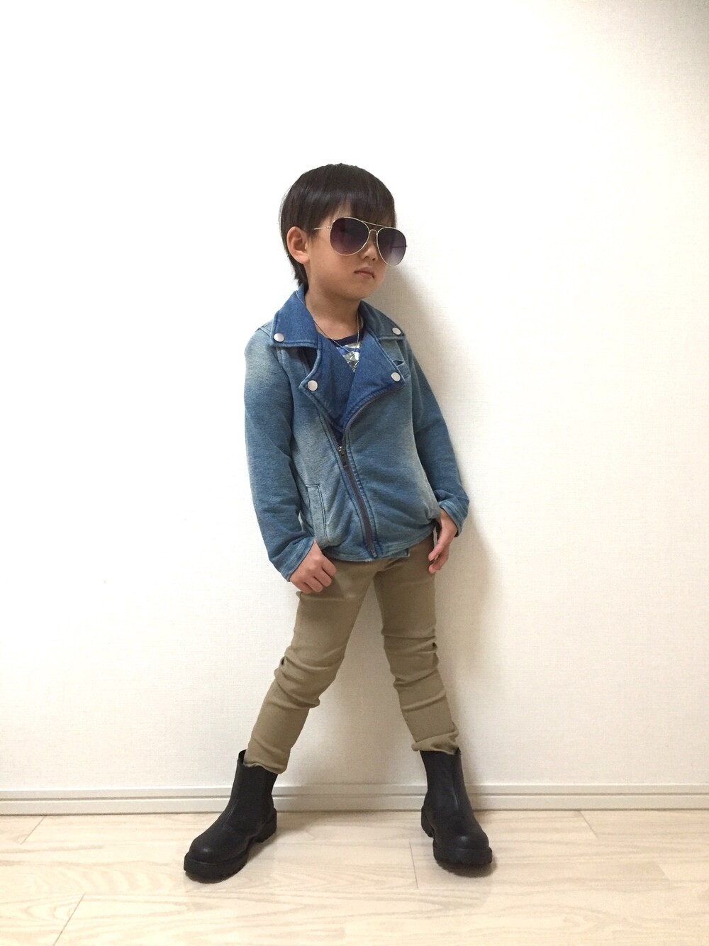 「プチプラコーデ、男の子コーデ、ワイルド系」｜「DILASHのアイテム（ジャケット/アウター、ブルー系）」を使った、みぃさん（キッズ・110cm）の秋コーディネートの1枚目の写真