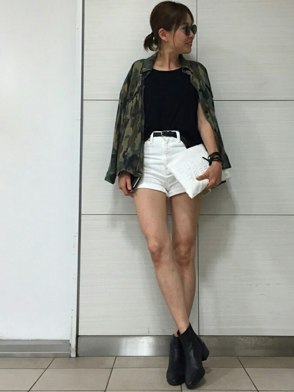 「ZARA、moussy、ショーパン、カモフラ、ホワイト」｜「MOUSSYのアイテム（トップス、その他）」を使った、tomocoさん（レディース・172cm）の春コーディネートの1枚目の写真