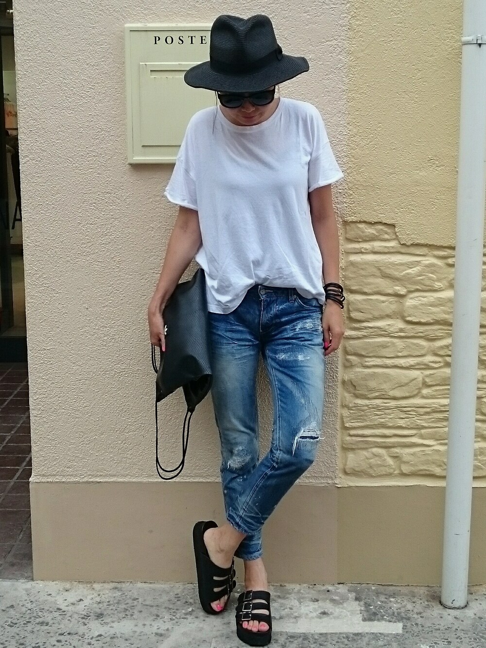 「シンプル、デニム、Tシャツ、パナマハット」｜「Regalectのアイテム（パンツ、ブルー系）」を使った、tomocoさん（レディース・172cm）の夏コーディネートの1枚目の写真