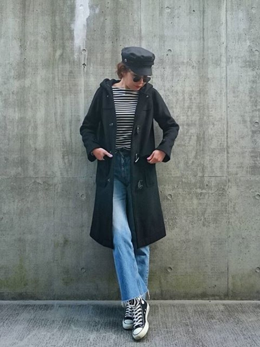 「カジュアル、シンプル、デニム、ダッフルコート、ママコーデ」｜「MOUSSYのアイテム（デニムパンツ、ブルー系）」を使った、tomocoさん（レディース・171cm）の冬コーディネートの1枚目の写真