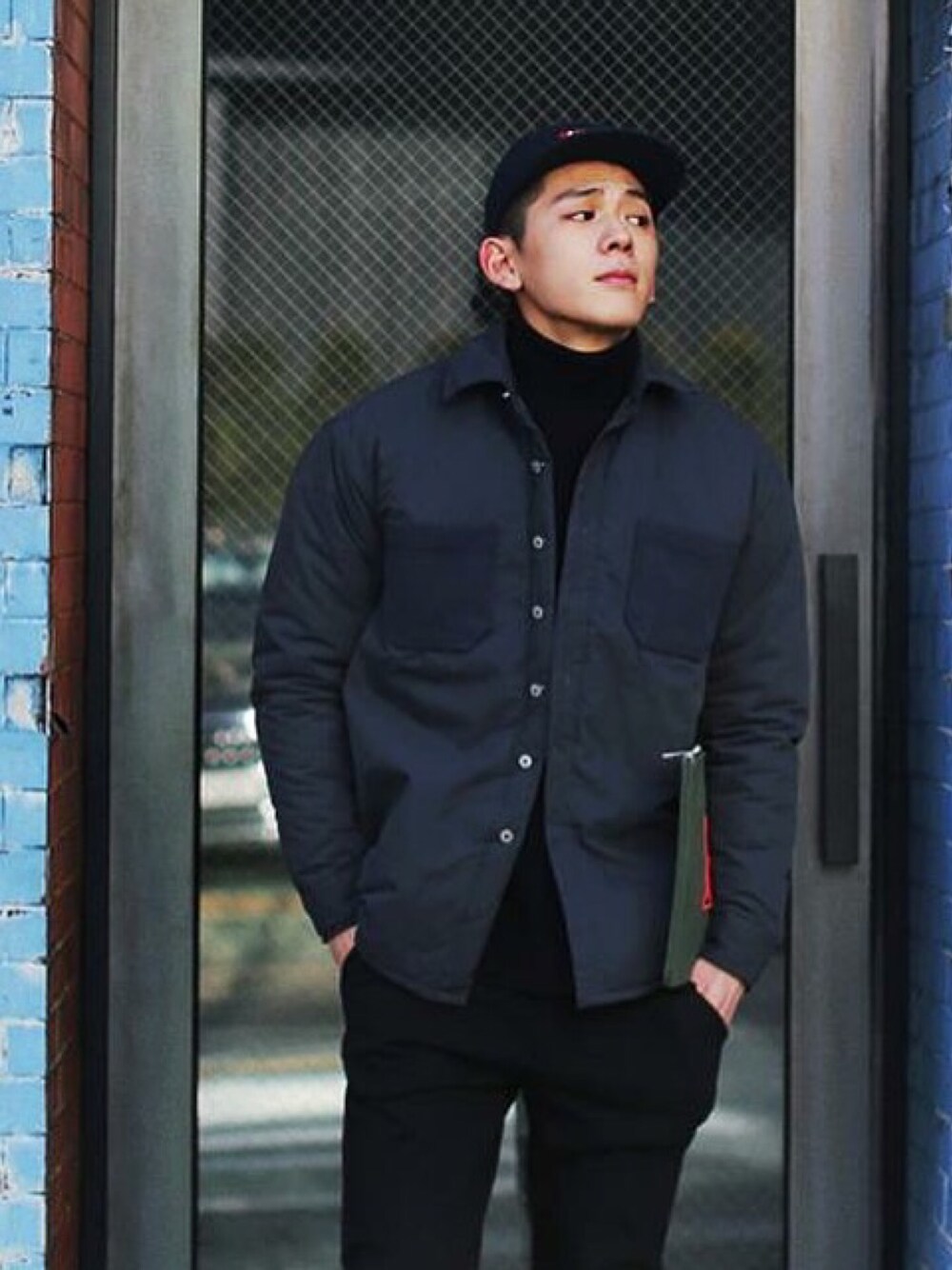 その他のジャケット/アウターを着用したメンズの冬コーディネートの1枚目の写真